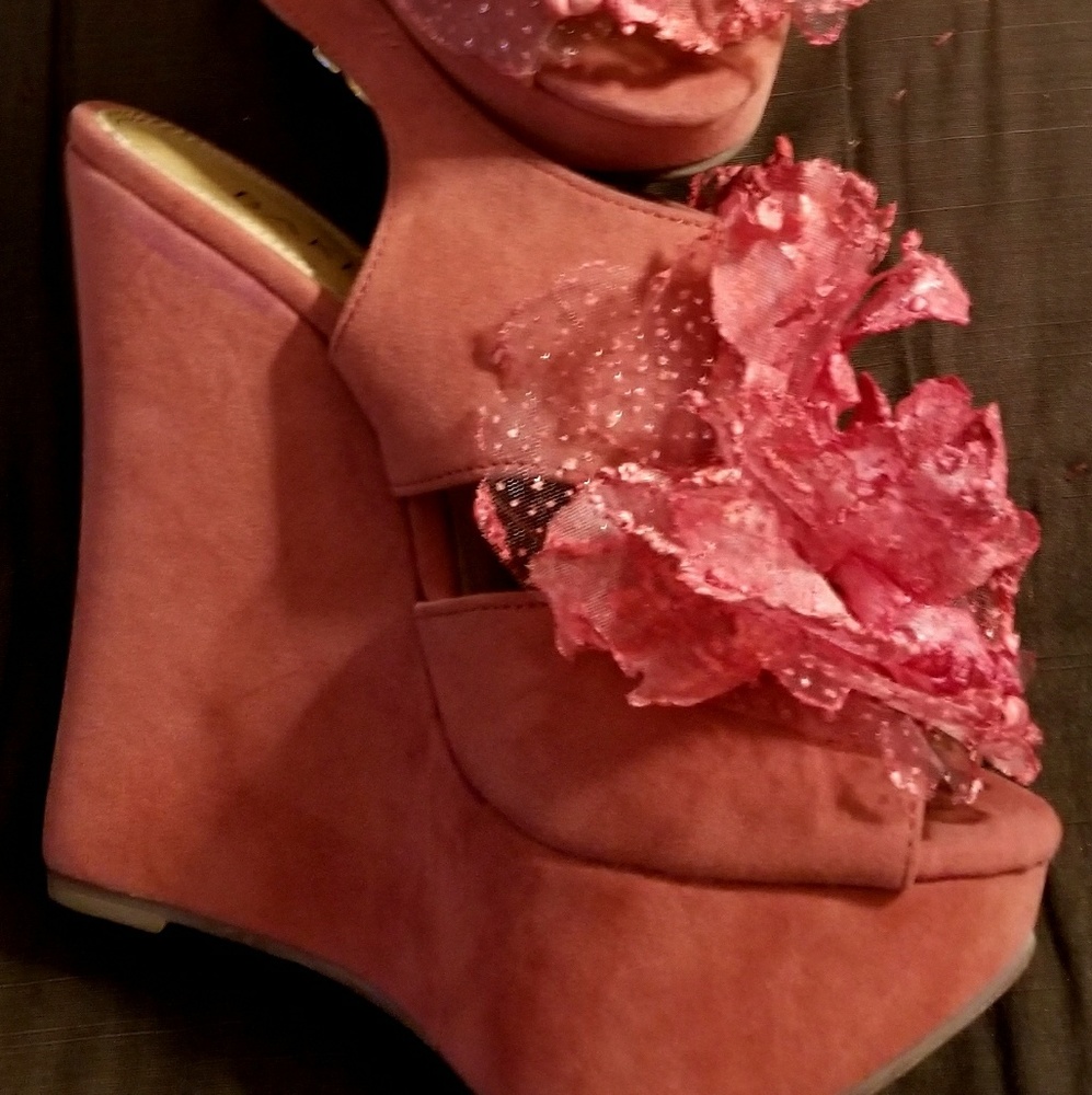 Flower Wedge